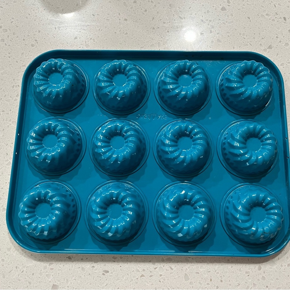 Blue Silicone Bundt Cake Mold